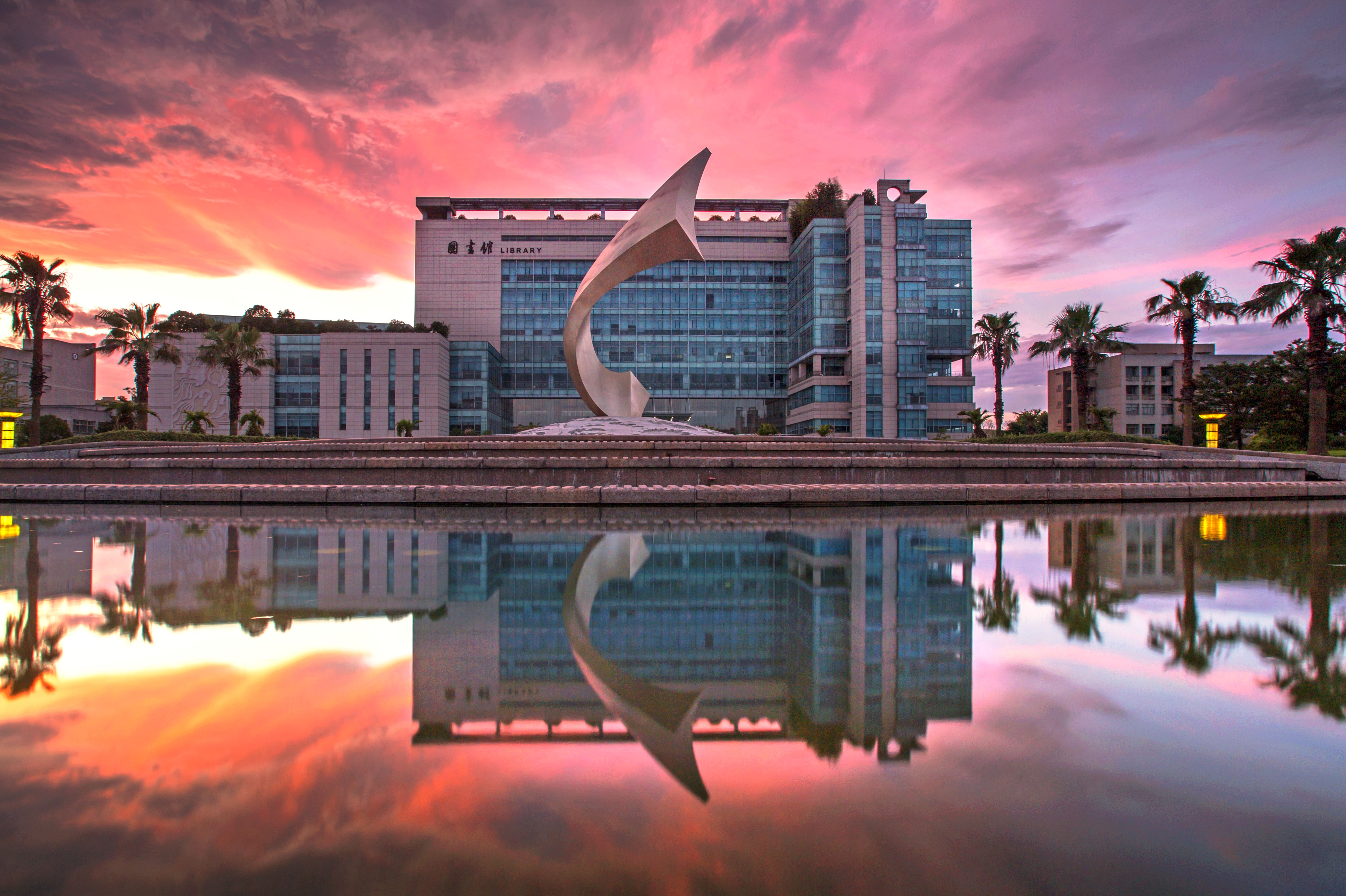 火云千丈满空际-浙江财经大学